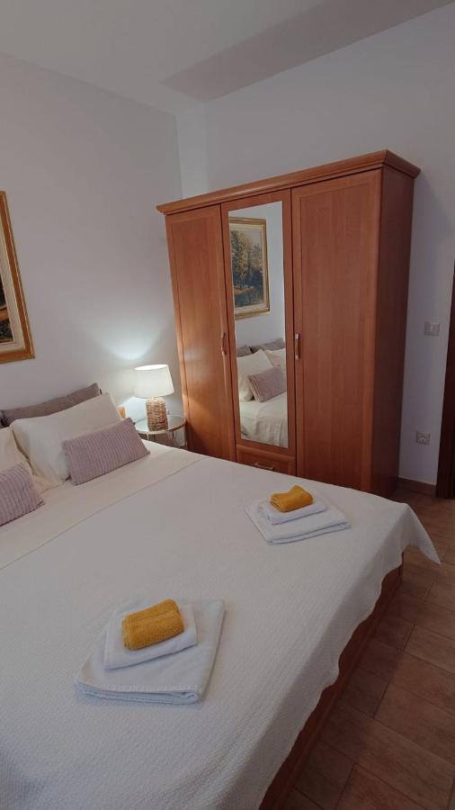 Apartments Lola Rovinj Eksteriør billede