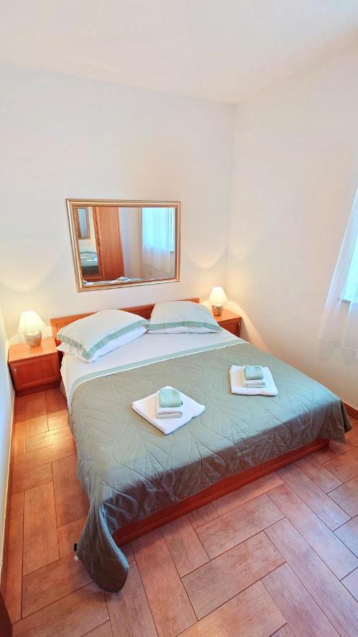 Apartments Lola Rovinj Eksteriør billede
